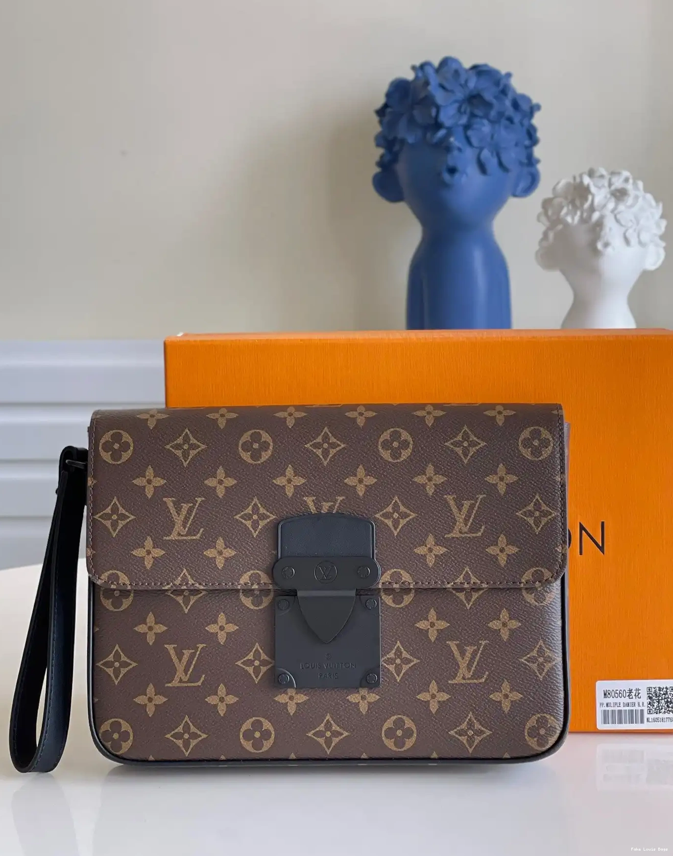 LOCK S VUITTON LOUIS POUCH A4 0501